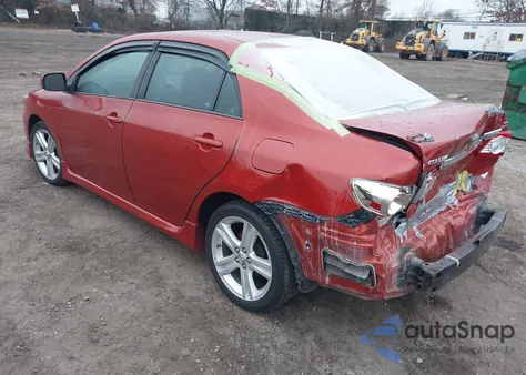 2013 Toyota Corolla S Special Edition z USA, uszkodzony, nr VIN 2T1BU4EE8DC066428